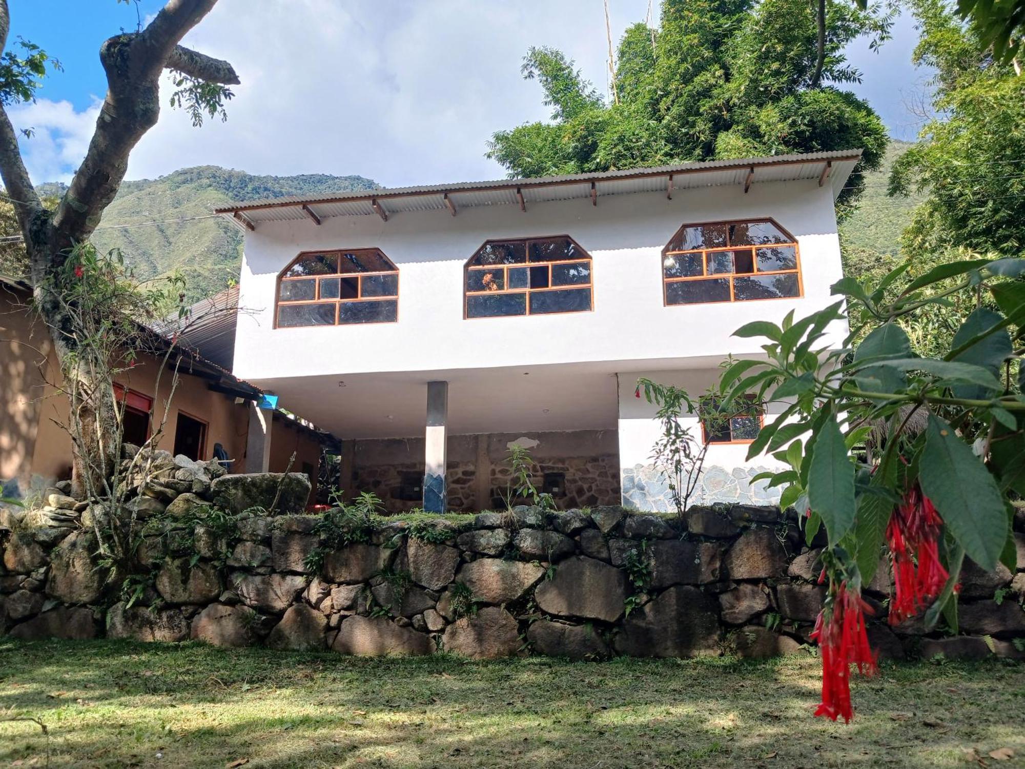 Lia B&B Lucmabamba Sahuayaco エクステリア 写真