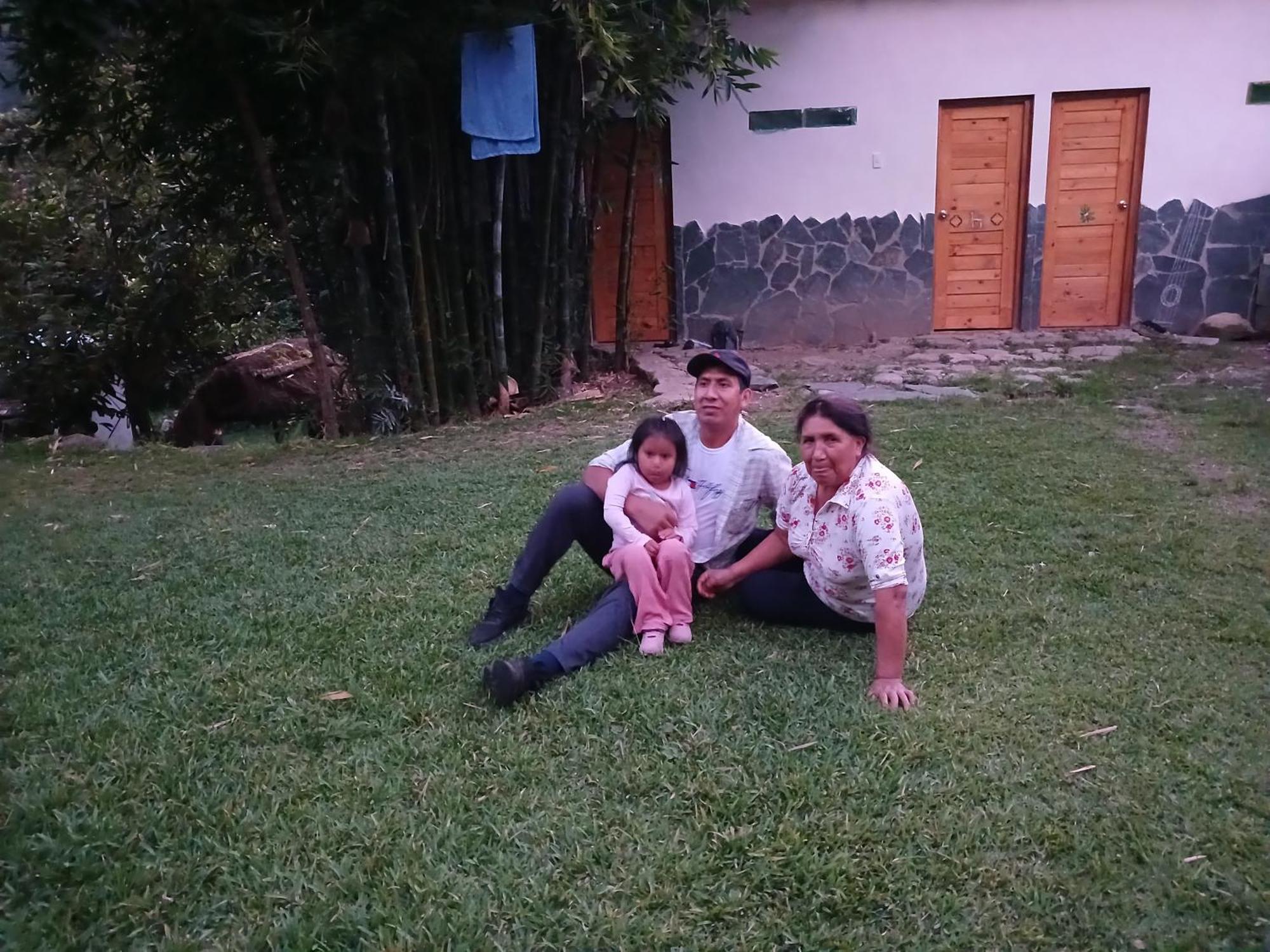 Lia B&B Lucmabamba Sahuayaco エクステリア 写真