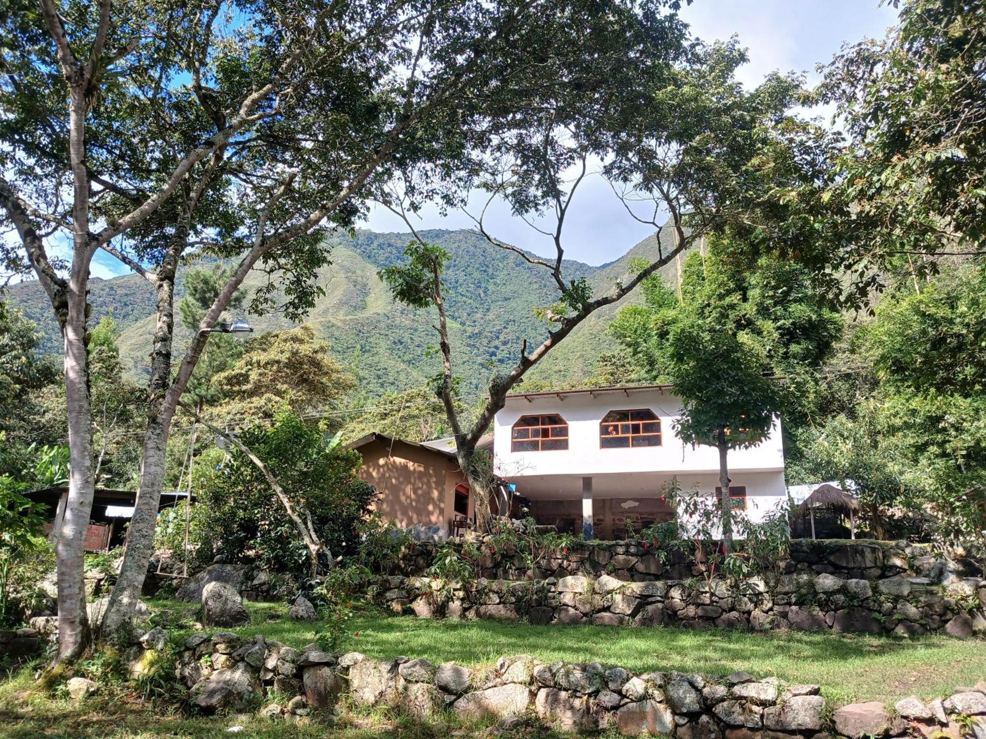 Lia B&B Lucmabamba Sahuayaco エクステリア 写真